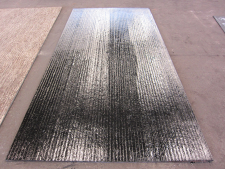 堆焊高鉻合金鋼板刷了防銹漆后的外觀 堆焊高鉻合金鋼板刷了防銹漆后的外觀